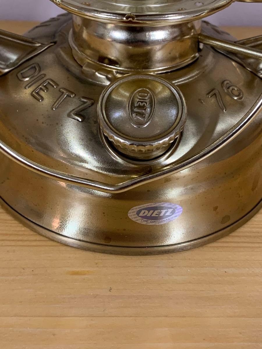 DIETZ 真鍮オイルランタン 木製ケース付き Amazon.co.jp: デイツ#76真鍮製（無垢）オイルランタン 木製ケース付き